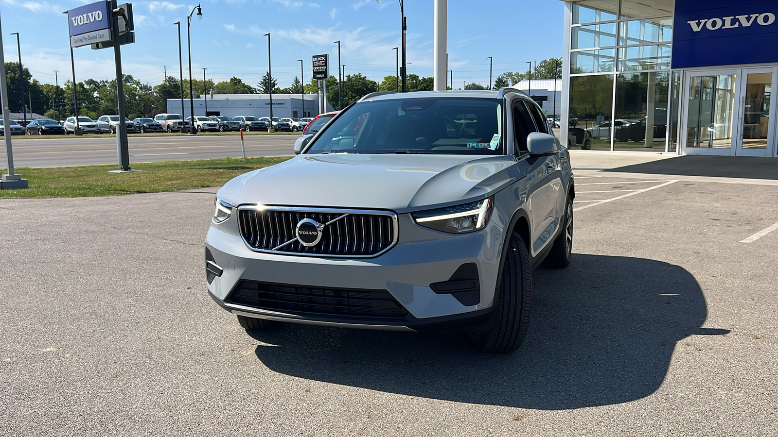 2025 Volvo XC40 B5 Core 6