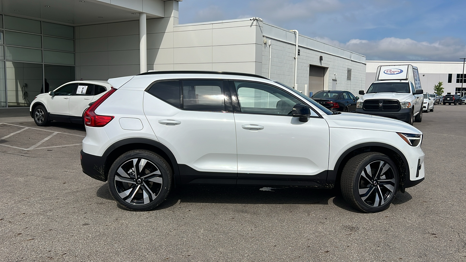 2025 Volvo XC40 B5 Plus Dark Theme 2