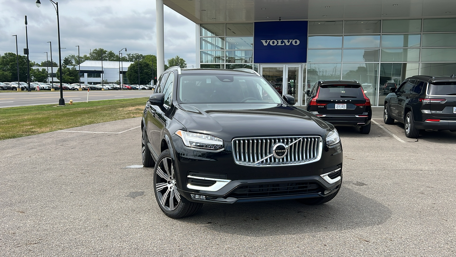 2025 Volvo XC90 B6 Plus 7-Seater 1