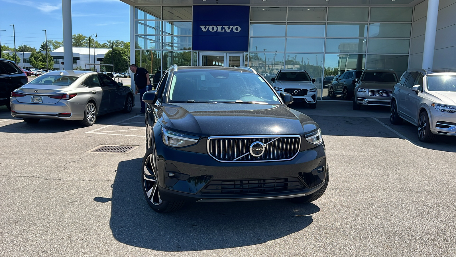 2025 Volvo XC40 B5 Plus Bright Theme 1