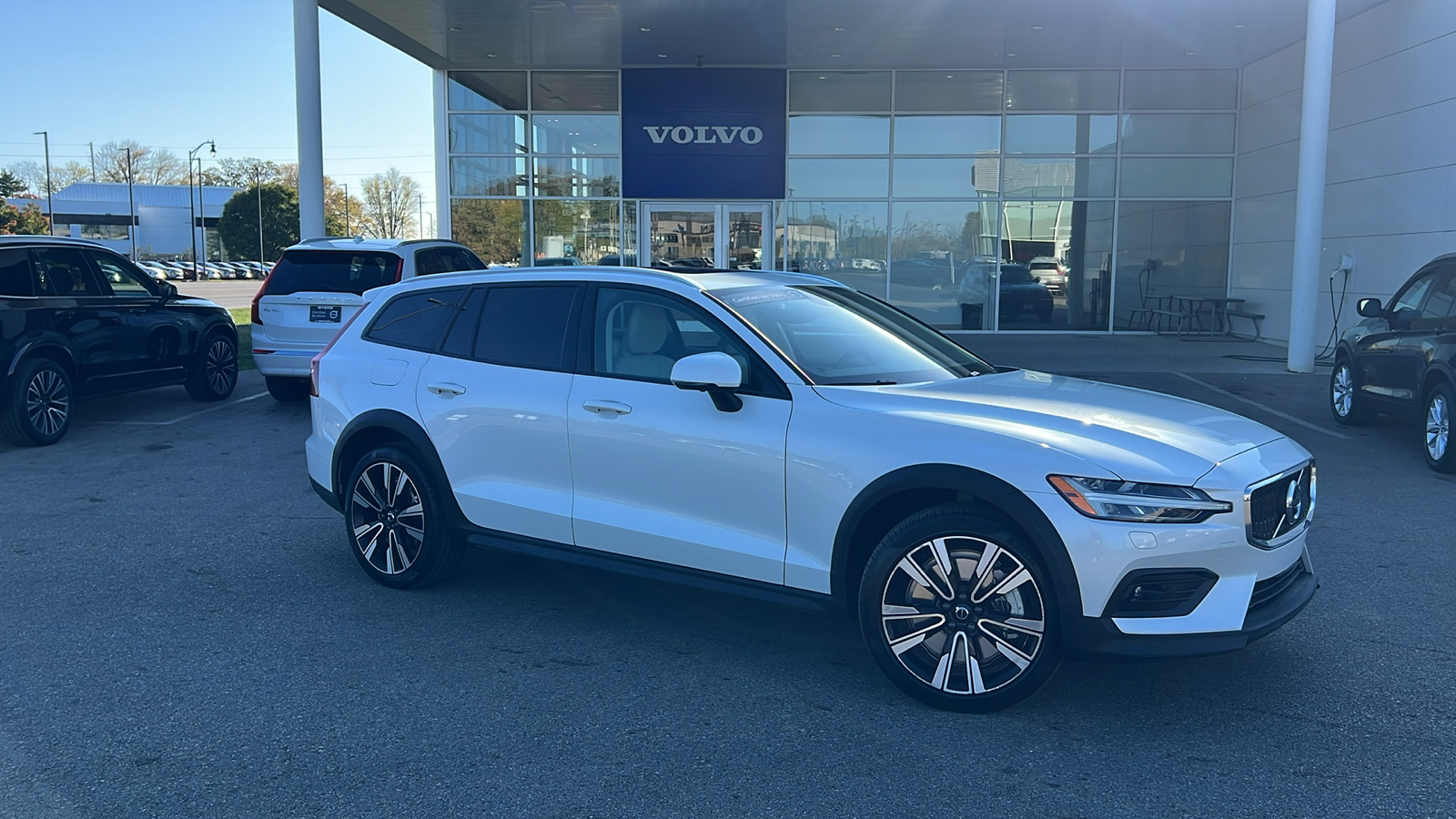 2022 Volvo V60 Cross Country T5 1