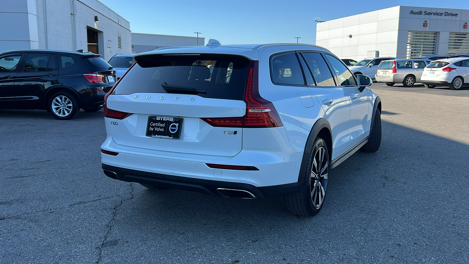 2022 Volvo V60 Cross Country T5 3