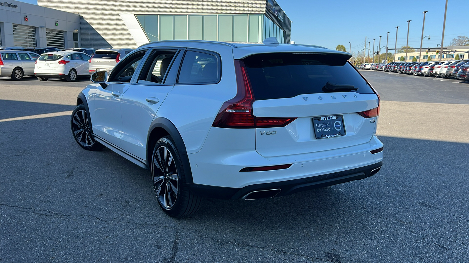 2022 Volvo V60 Cross Country T5 4