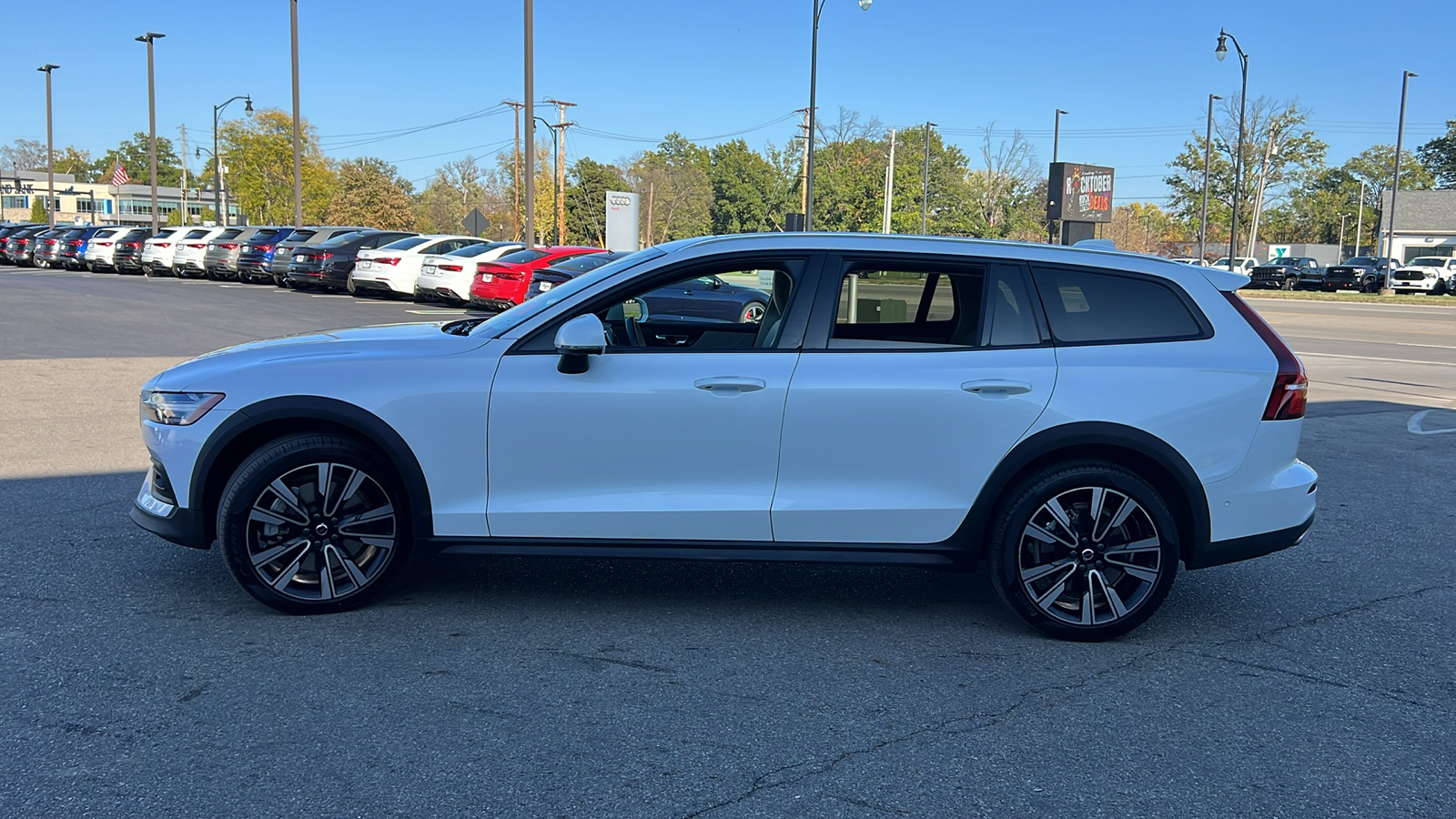 2022 Volvo V60 Cross Country T5 5