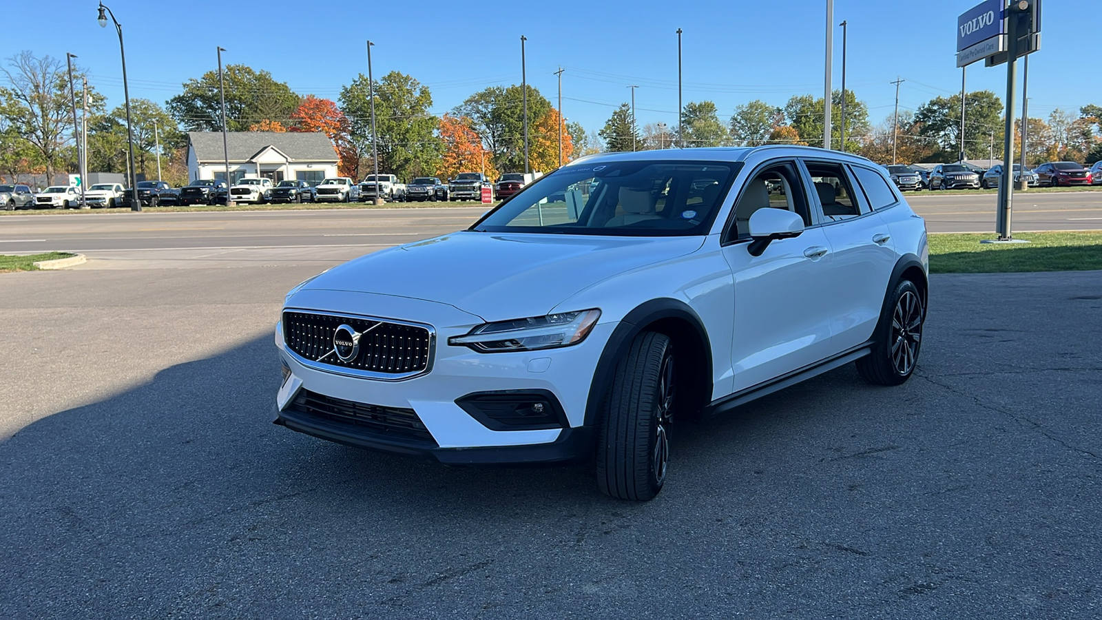 2022 Volvo V60 Cross Country T5 6