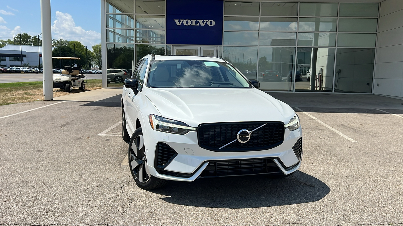 2025 Volvo XC60 Plug-In Hybrid T8 Plus 1