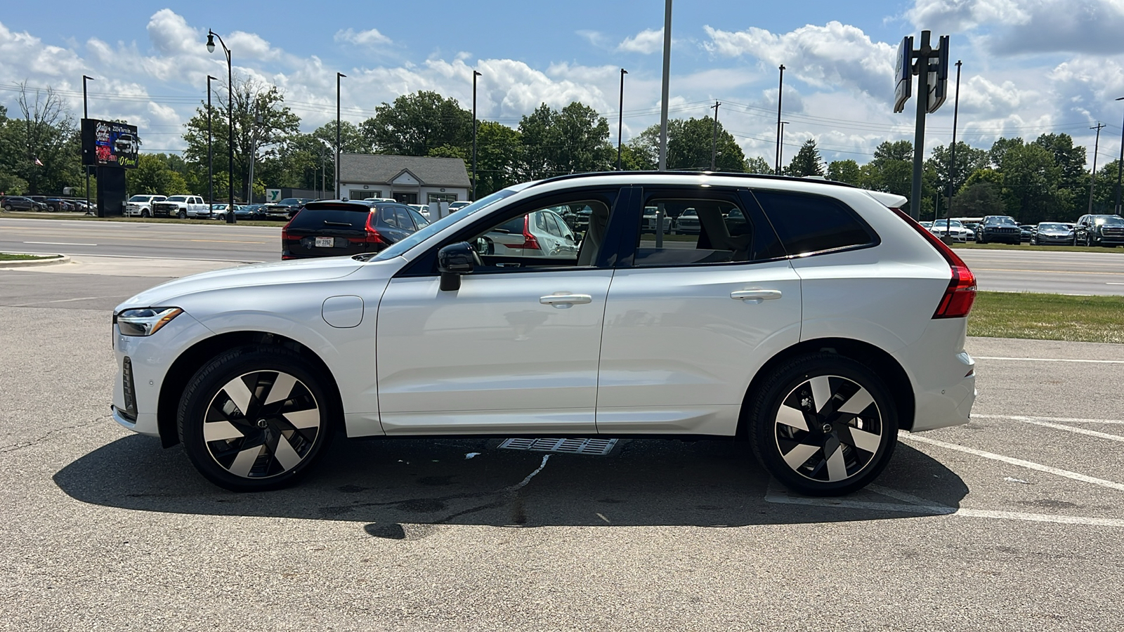 2025 Volvo XC60 Plug-In Hybrid T8 Plus 5