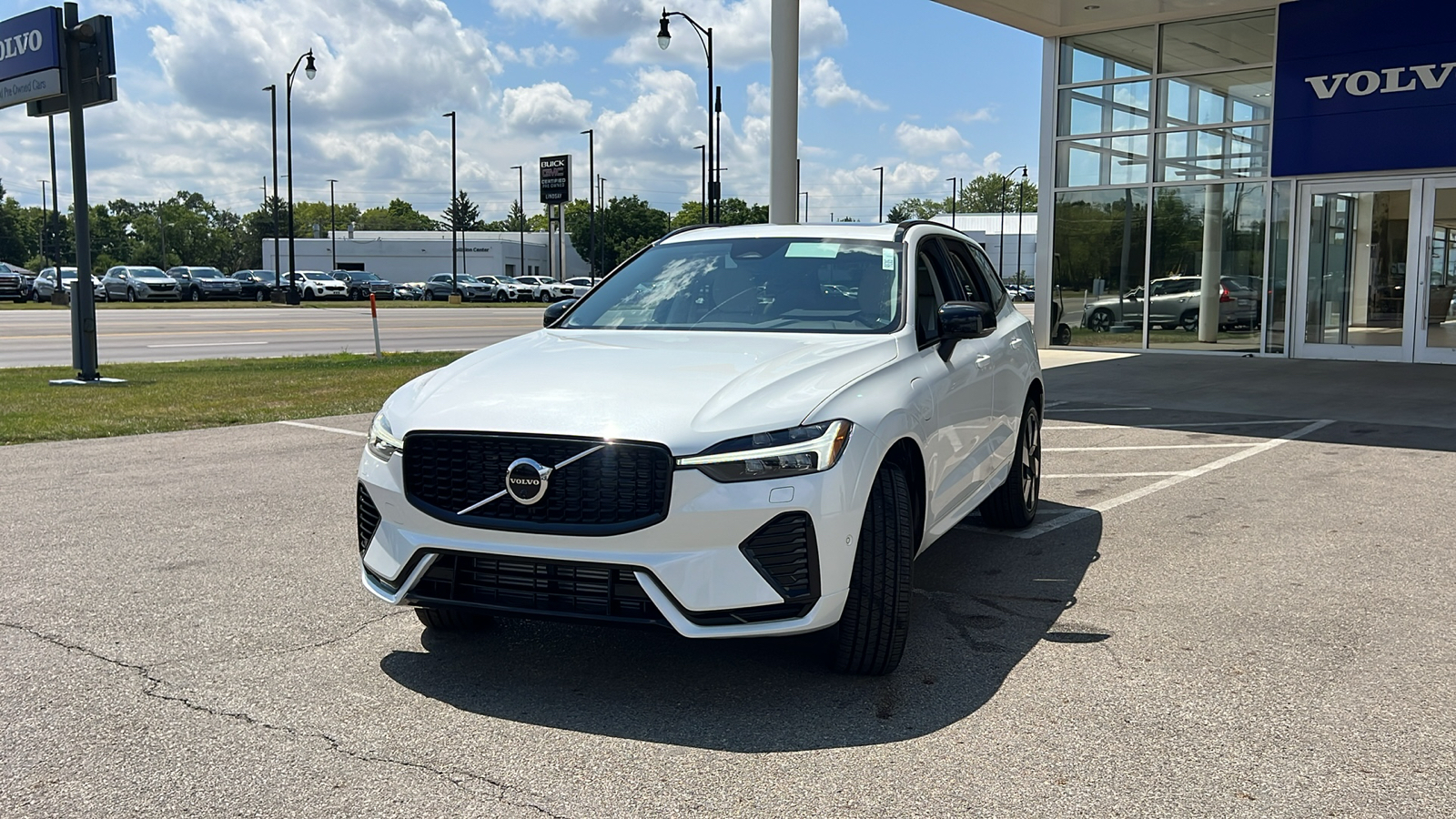 2025 Volvo XC60 Plug-In Hybrid T8 Plus 6