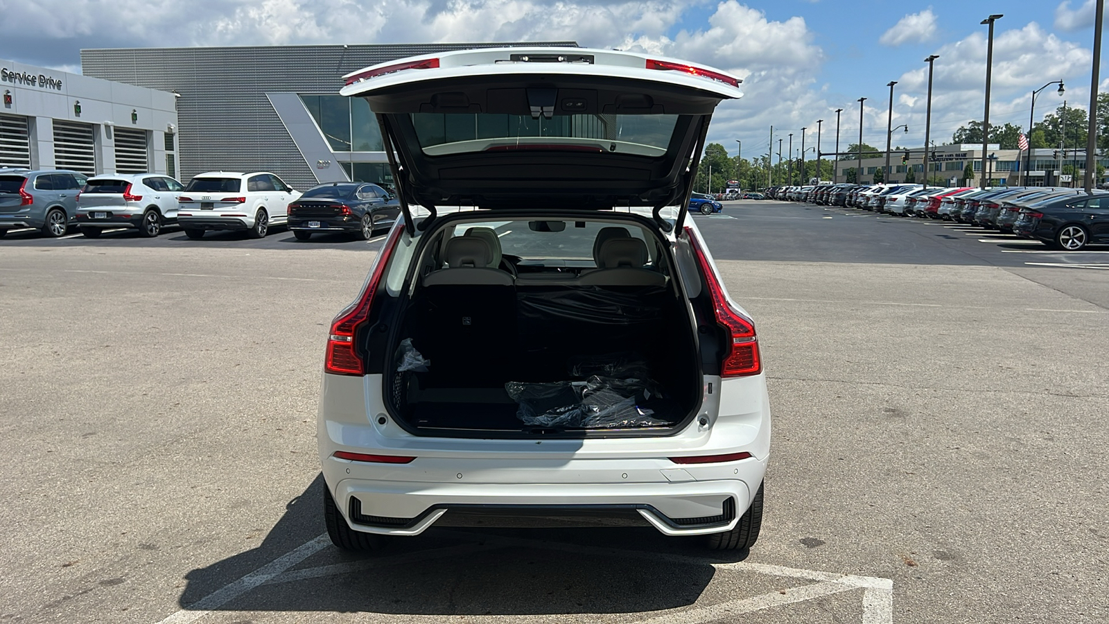 2025 Volvo XC60 Plug-In Hybrid T8 Plus 33