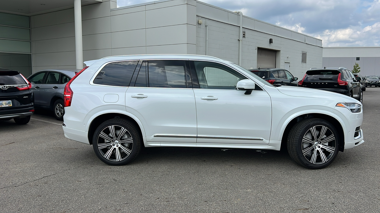 2025 Volvo XC90 Plug-In Hybrid T8 Plus 2