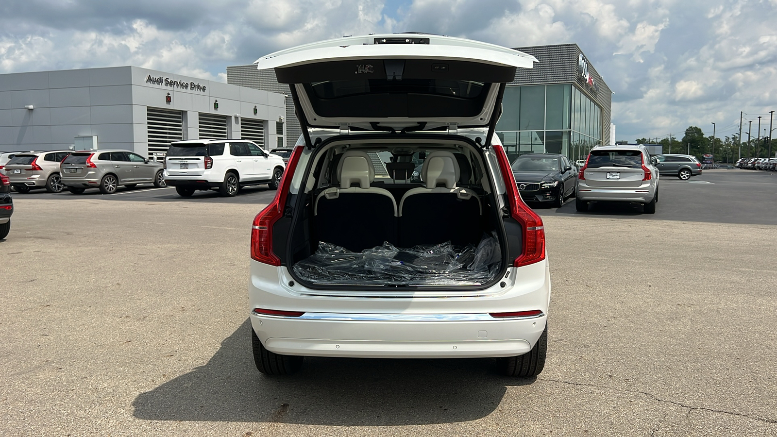 2025 Volvo XC90 Plug-In Hybrid T8 Plus 33