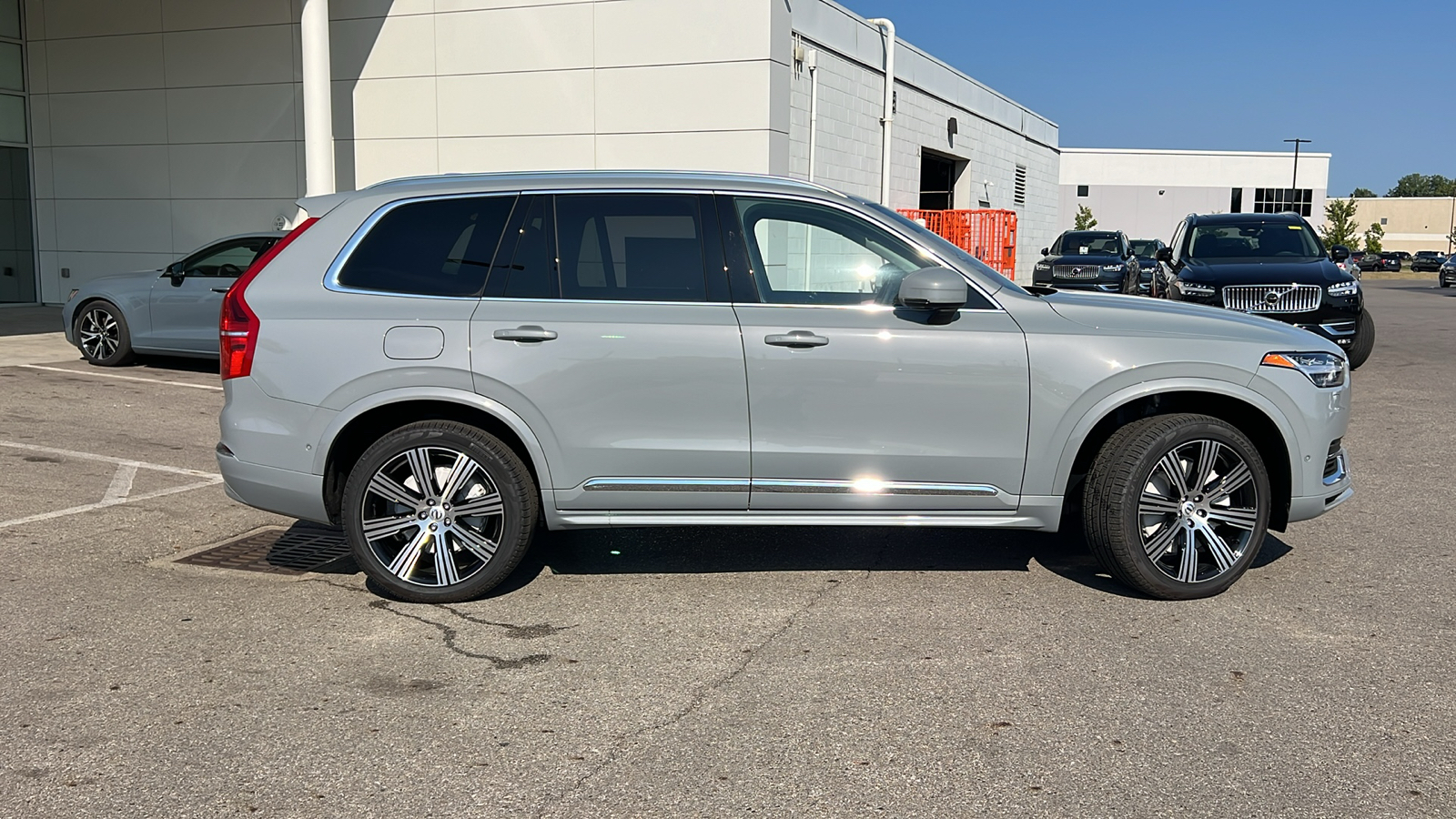 2025 Volvo XC90 Plug-In Hybrid T8 Plus 2