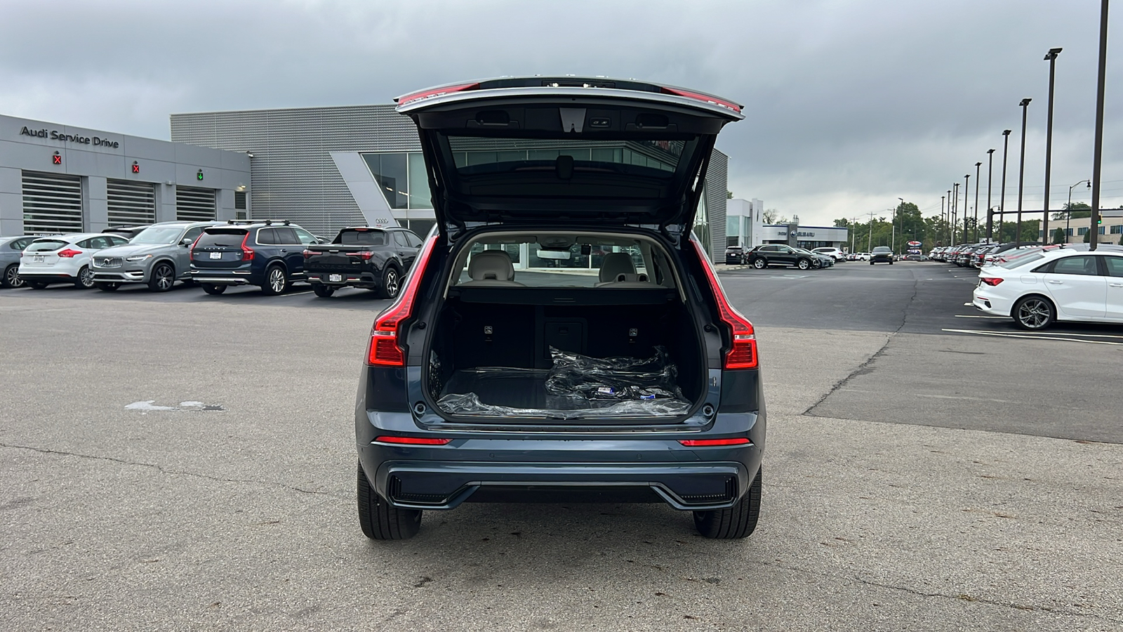 2025 Volvo XC60  34