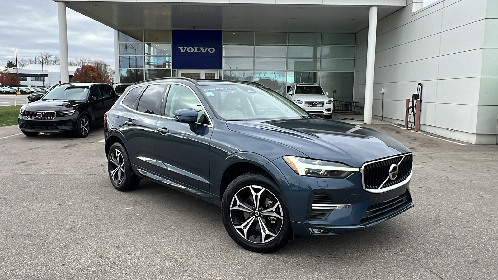 2022 Volvo XC60 B5 Momentum 1