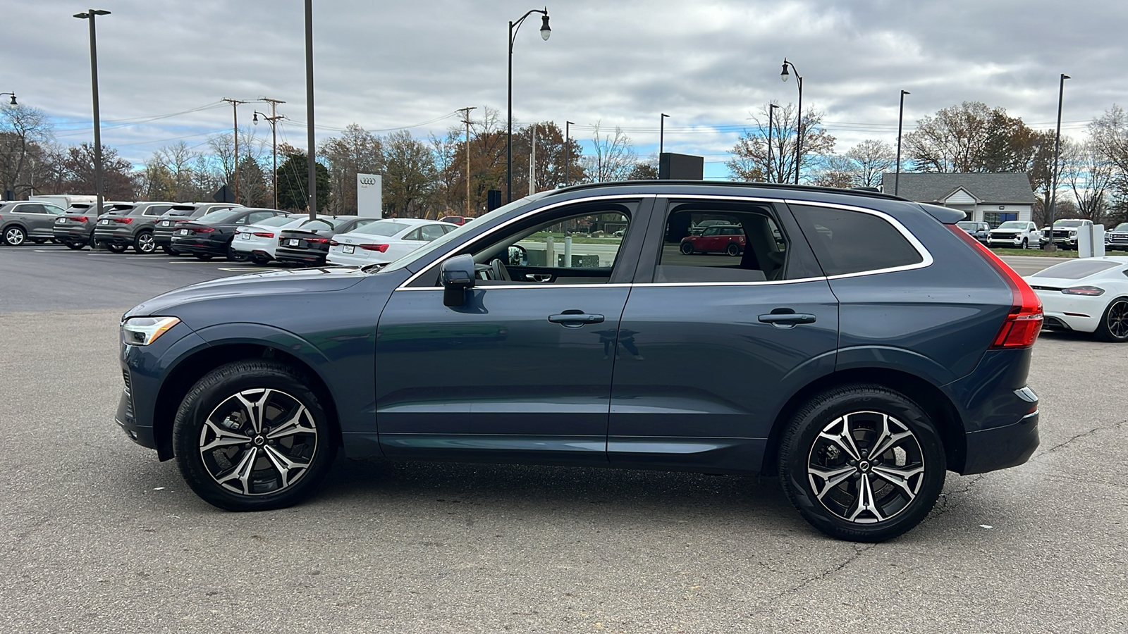 2022 Volvo XC60 B5 Momentum 5