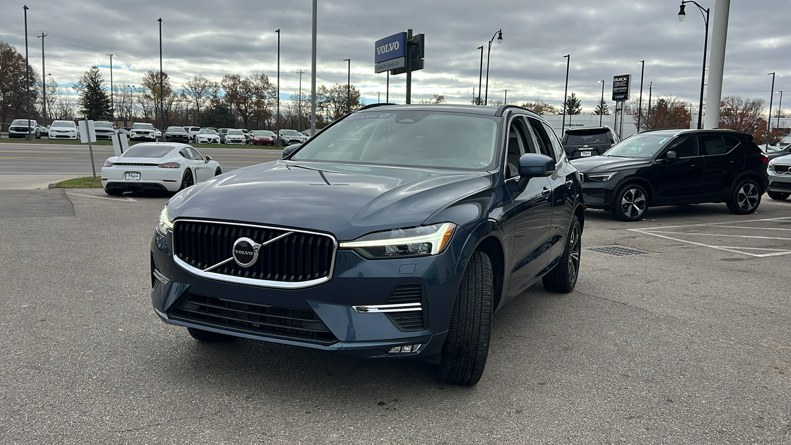 2022 Volvo XC60 B5 Momentum 6