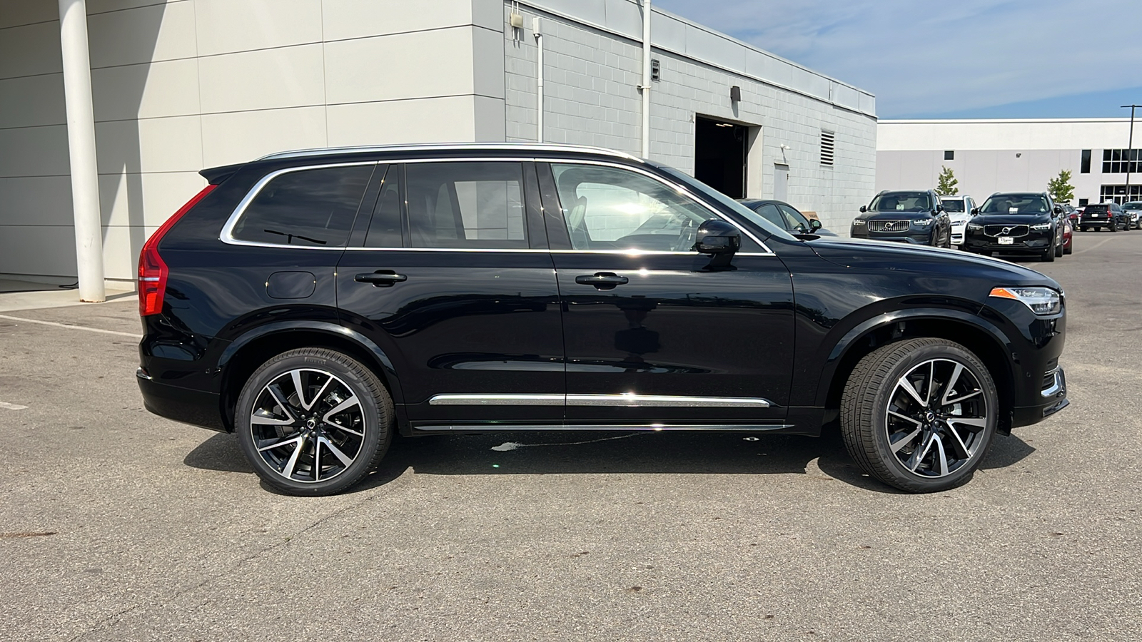 2025 Volvo XC90 B5 Plus 8