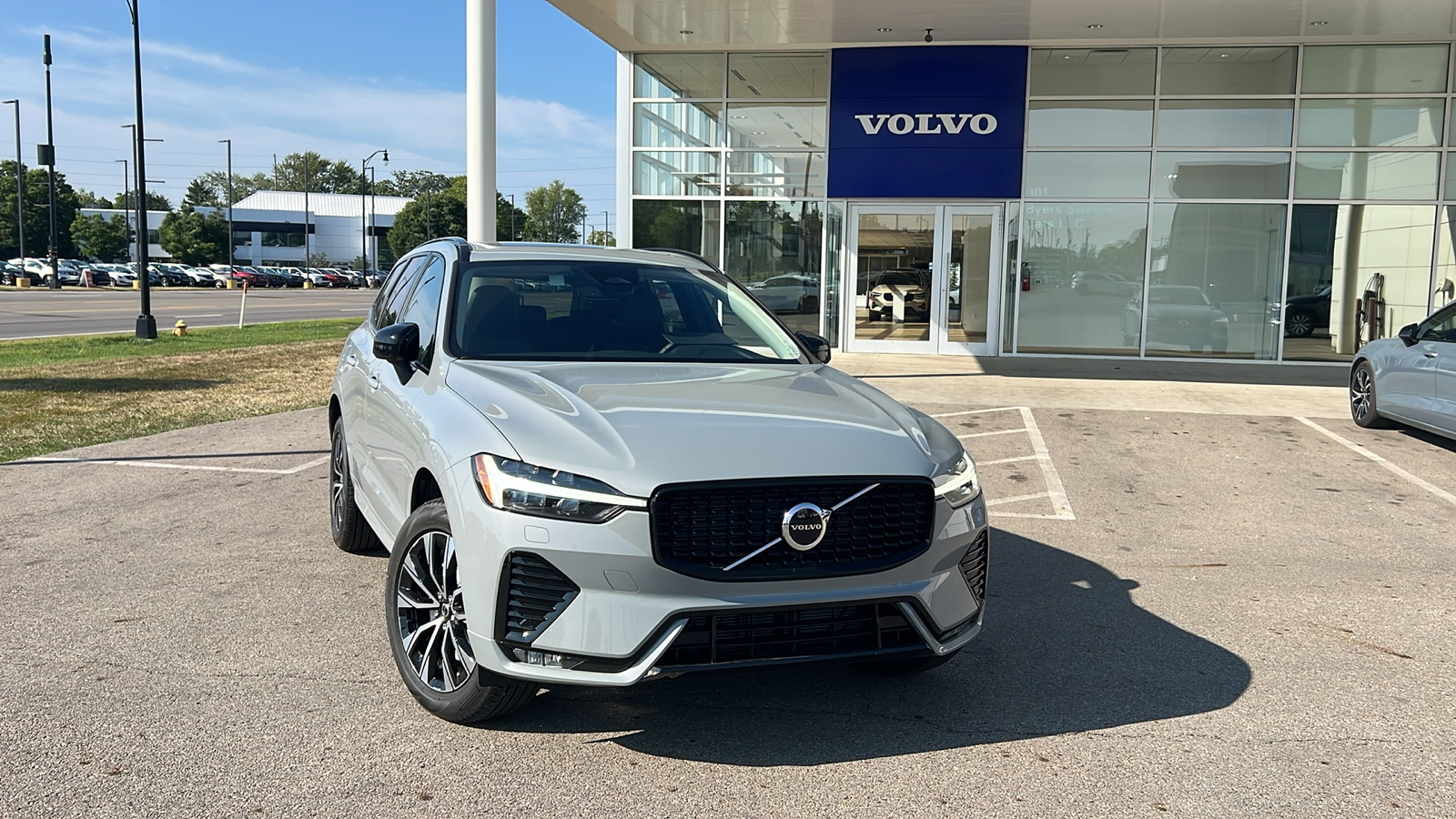 2025 Volvo XC60 B5 Core 1