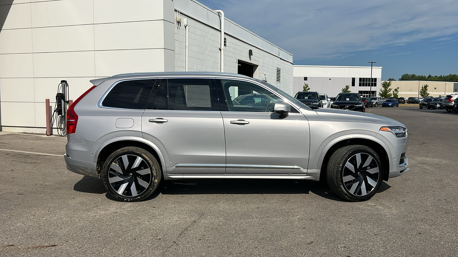 2025 Volvo XC90 Plug-In Hybrid T8 Plus 2