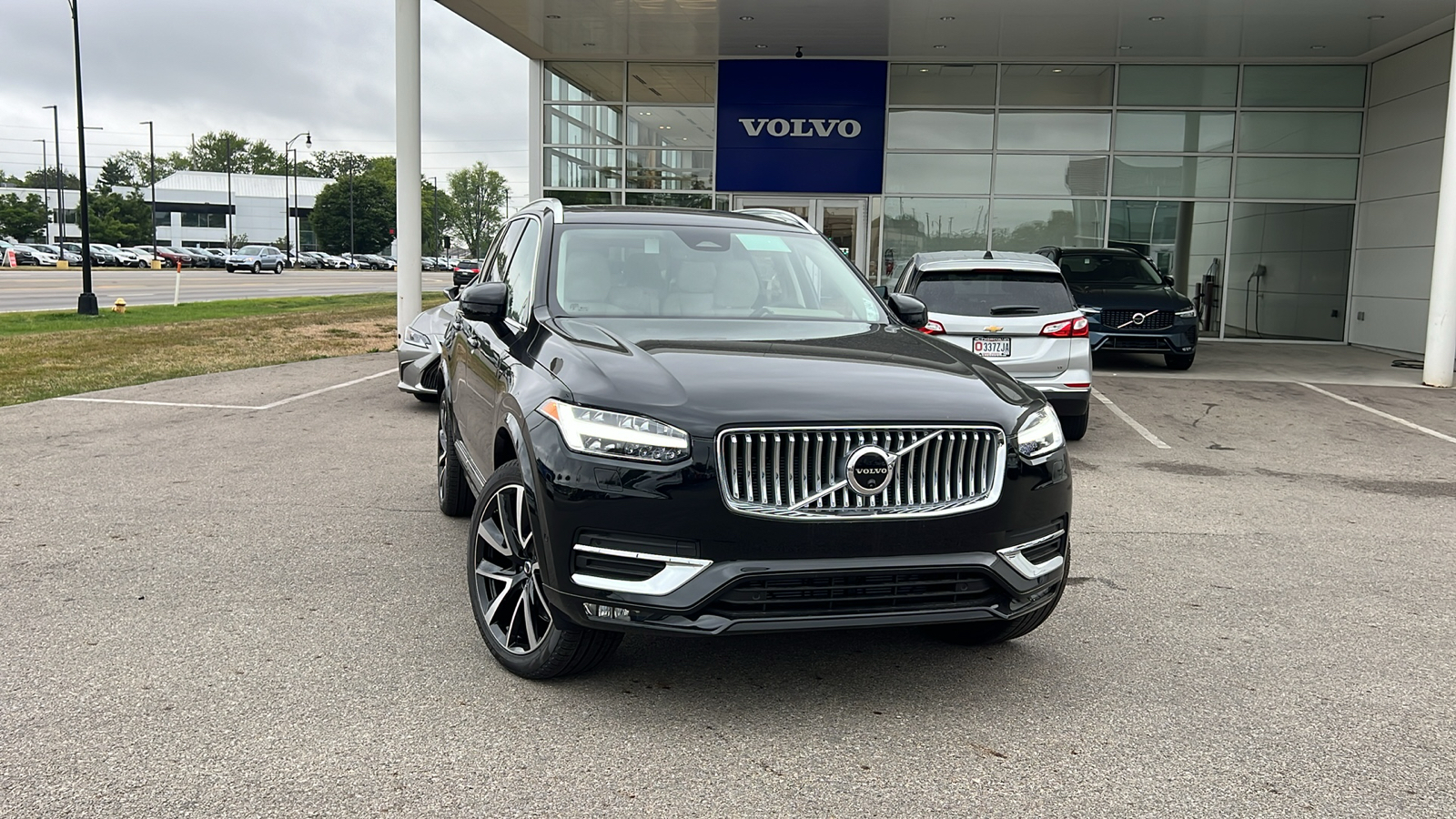 2025 Volvo XC90 B5 Plus 1