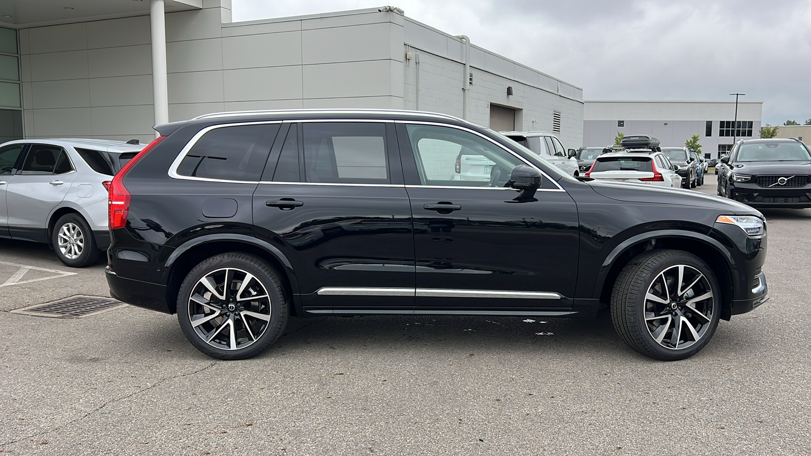 2025 Volvo XC90 B5 Plus 2