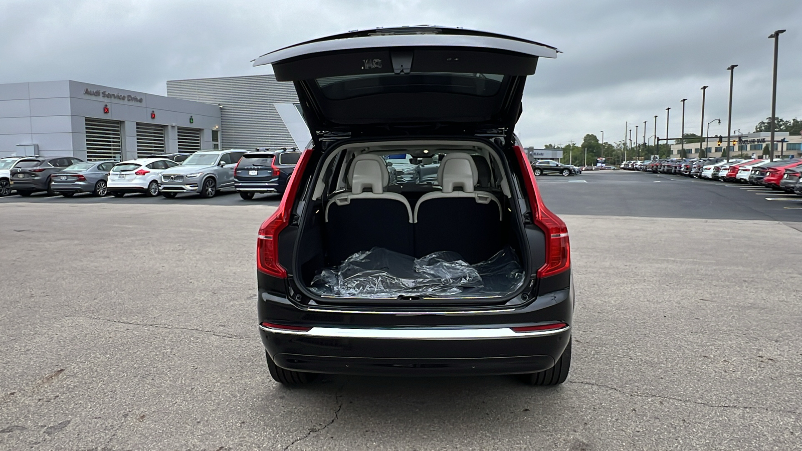 2025 Volvo XC90 B5 Plus 33