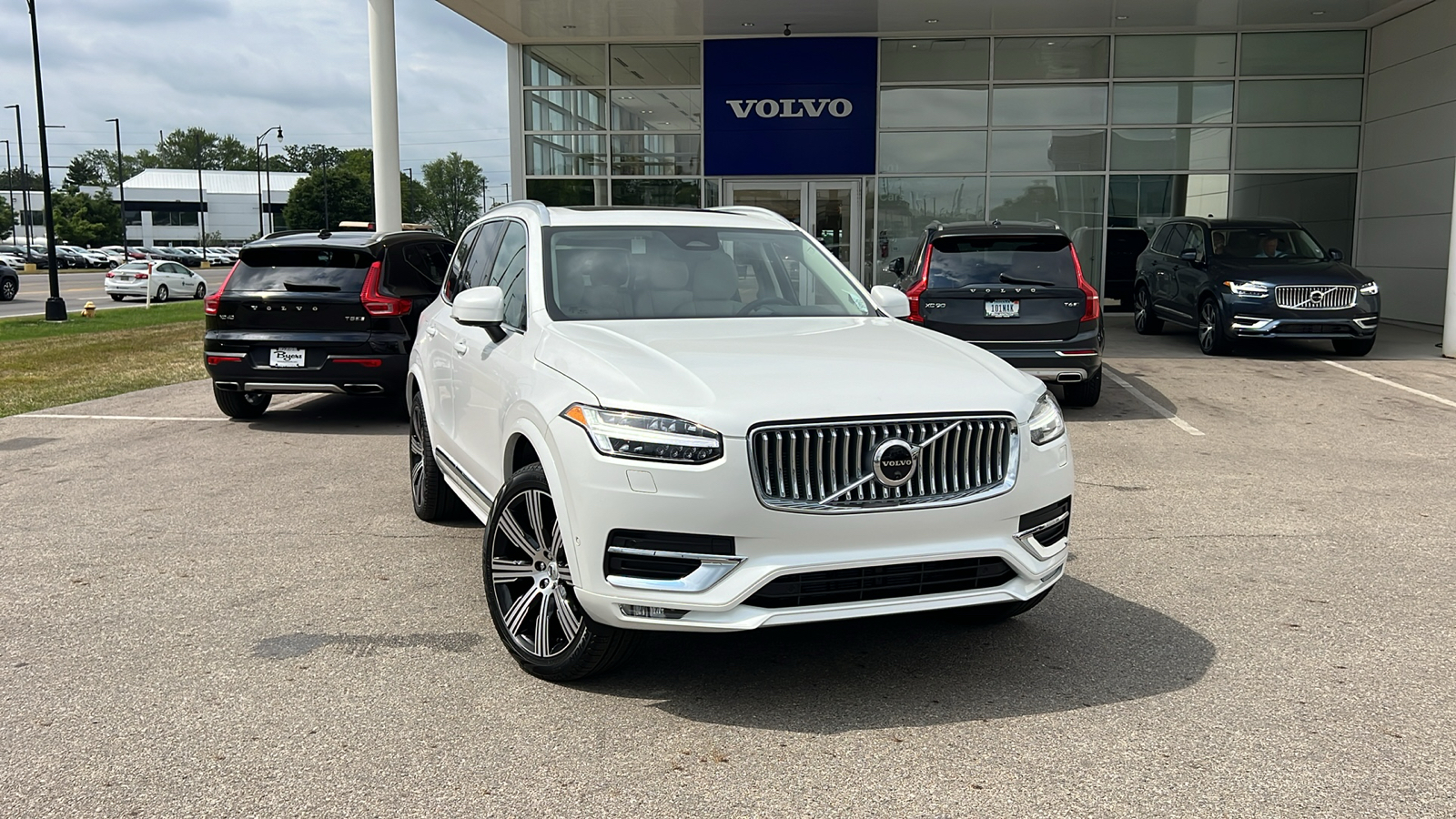 2025 Volvo XC90 B6 Plus 7-Seater 1