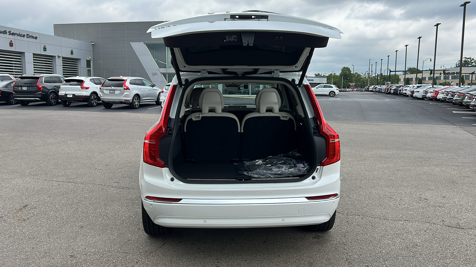 2025 Volvo XC90 B6 Plus 7-Seater 34