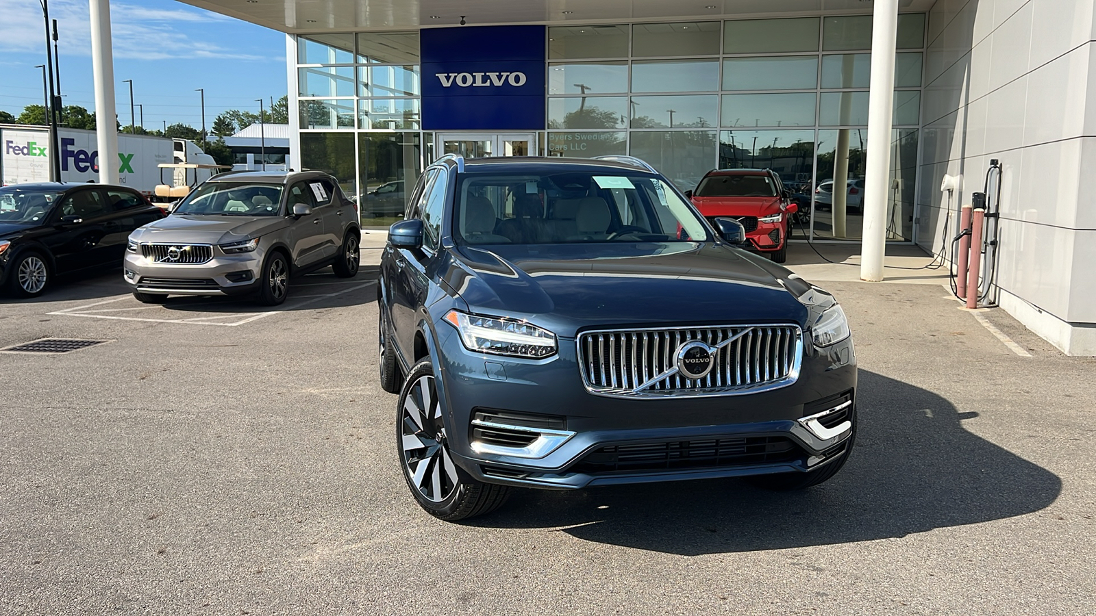 2025 Volvo XC90 Plug-In Hybrid Ultra 1