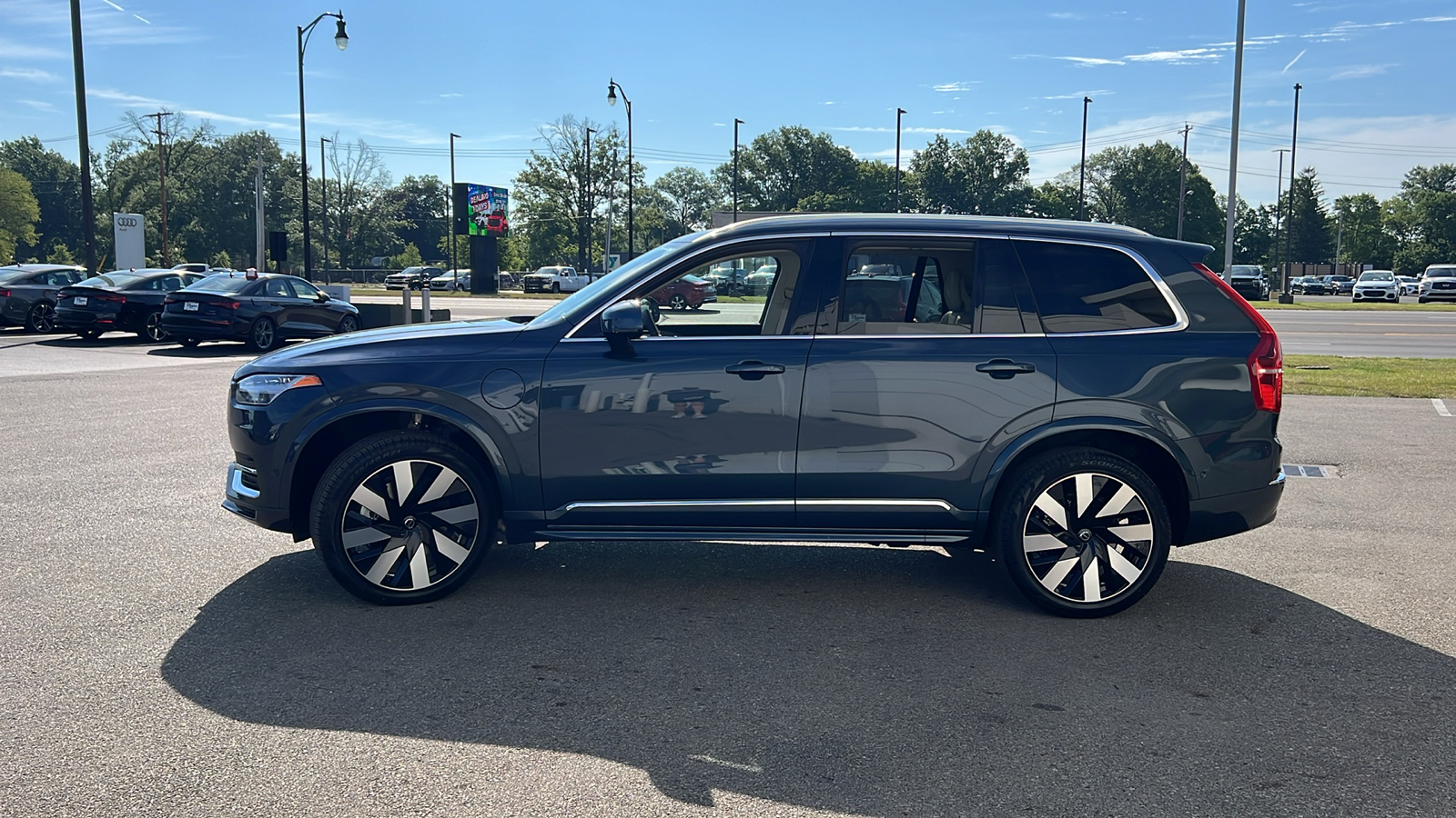 2025 Volvo XC90 Plug-In Hybrid Ultra 5