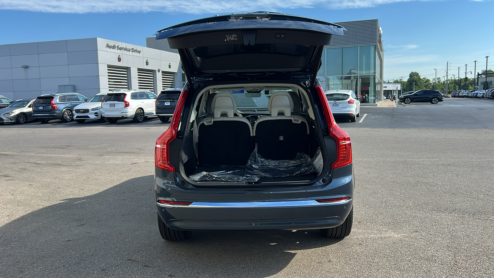 2025 Volvo XC90 Plug-In Hybrid Ultra 34