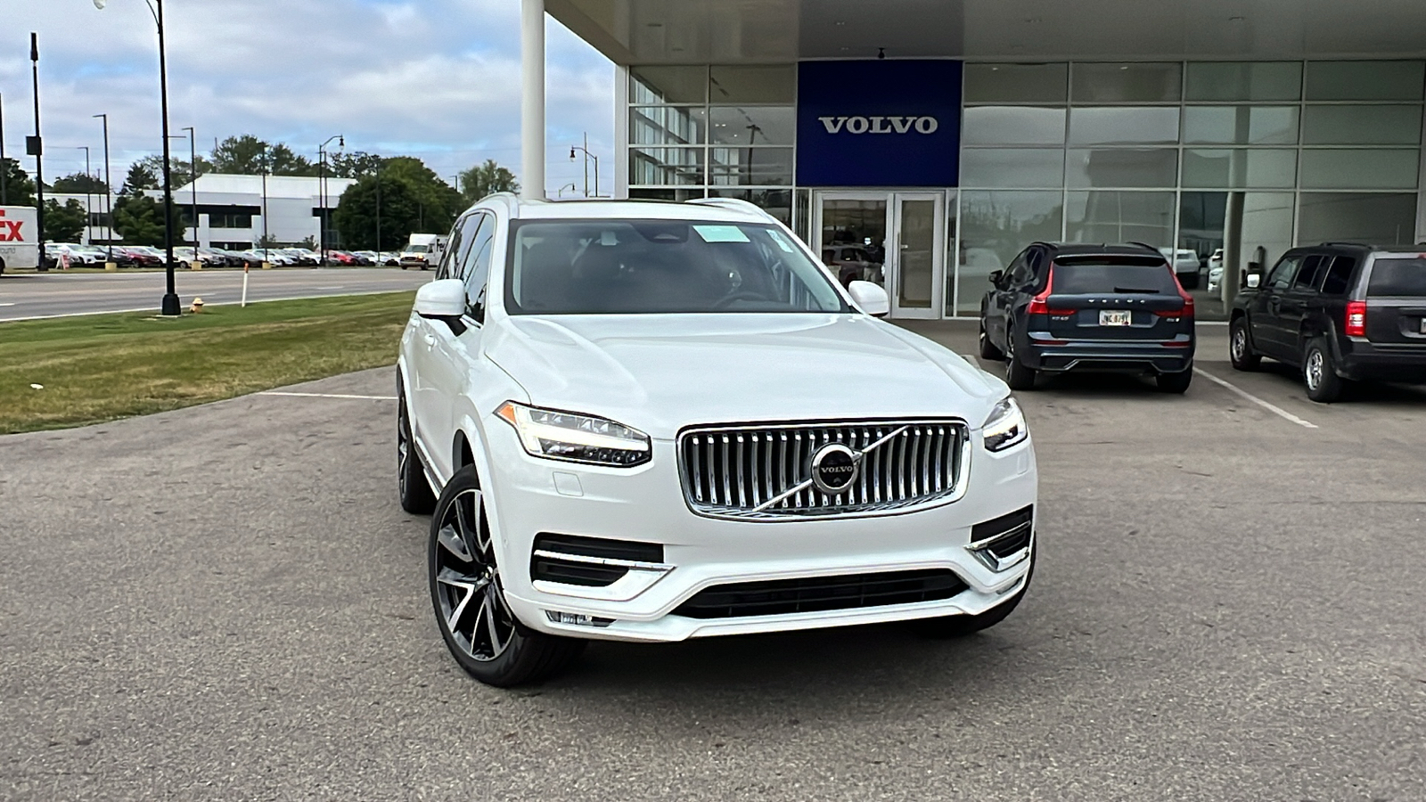 2025 Volvo XC90 B5 Plus 1