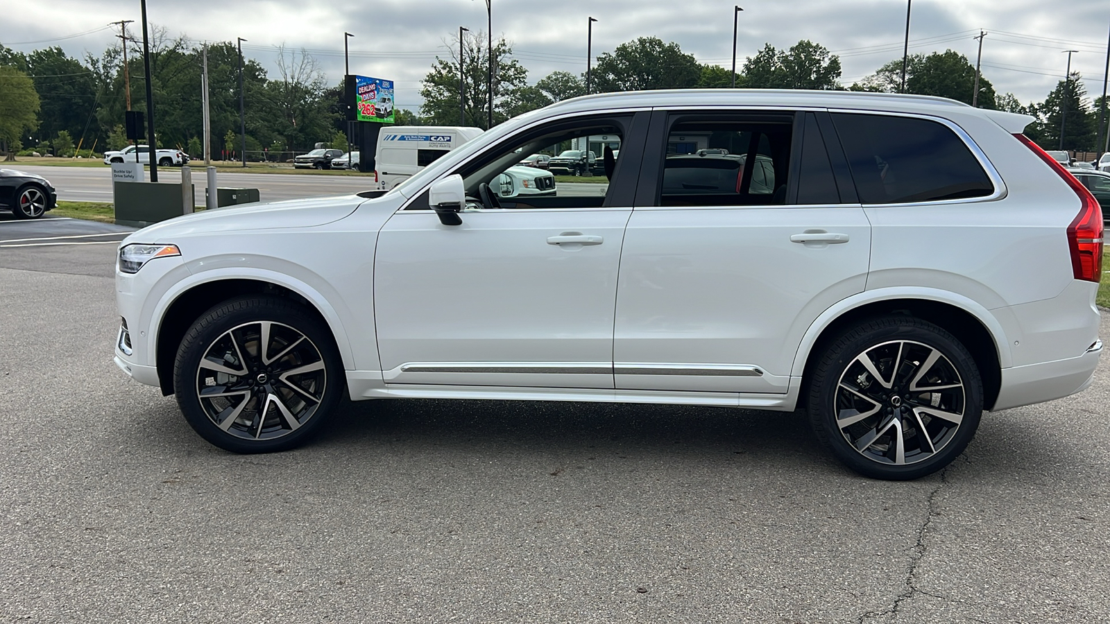 2025 Volvo XC90 B5 Plus 5