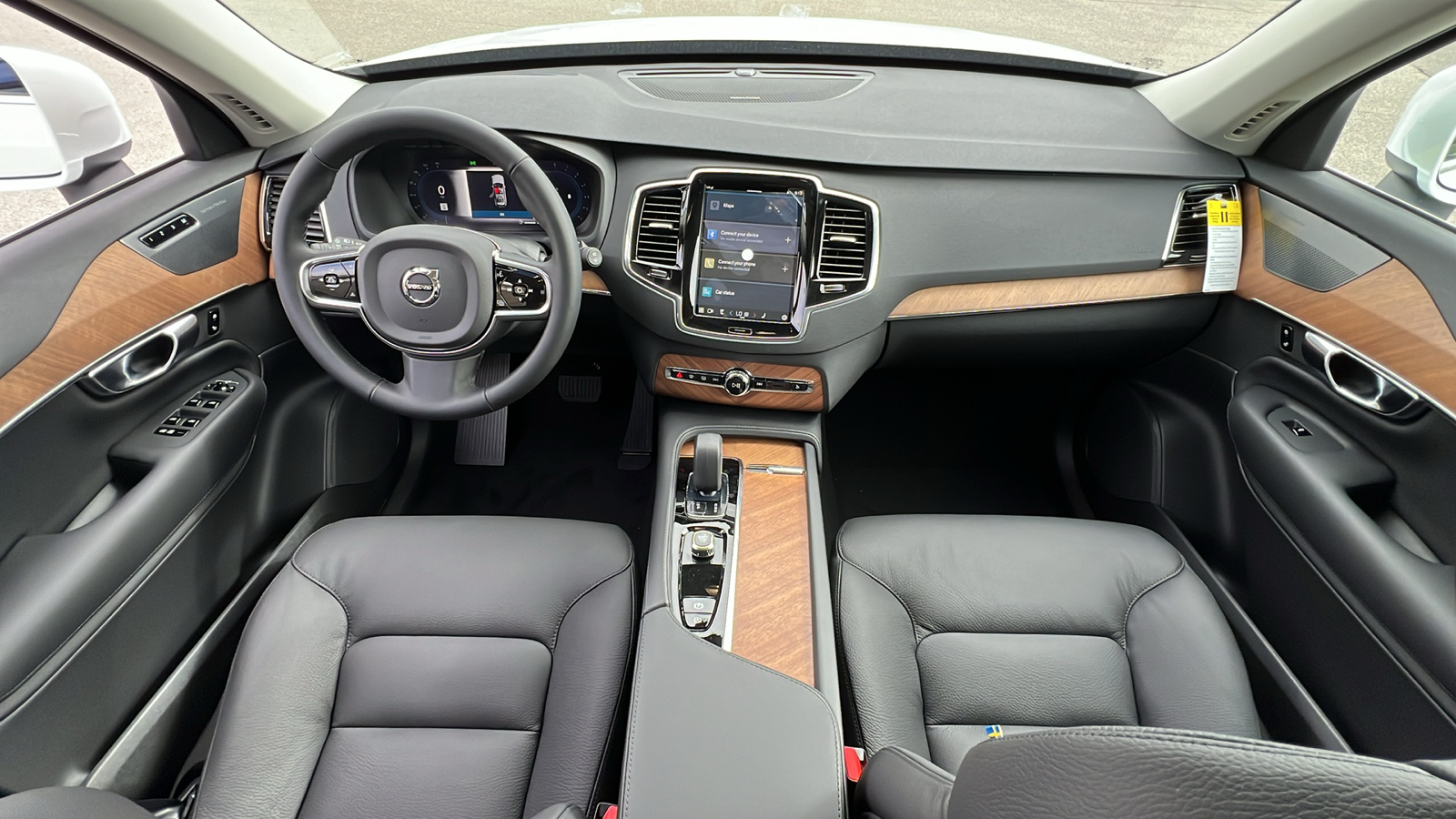 2025 Volvo XC90 B5 Plus 8