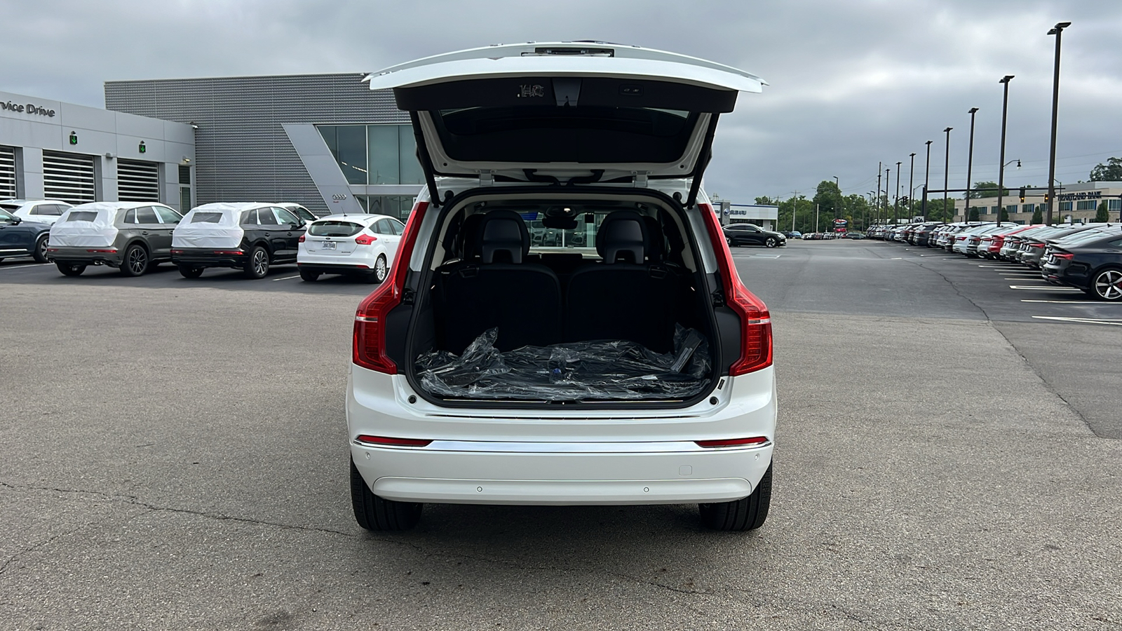 2025 Volvo XC90 B5 Plus 33