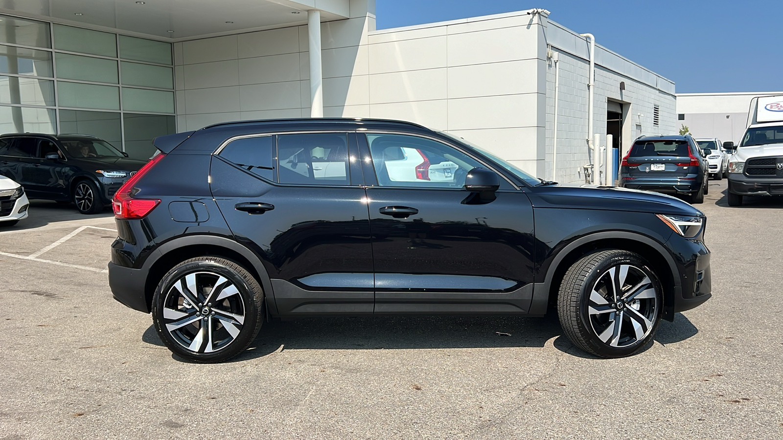 2025 Volvo XC40 B5 Plus Dark Theme 2