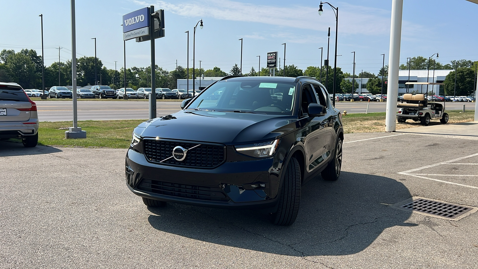 2025 Volvo XC40 B5 Plus Dark Theme 6