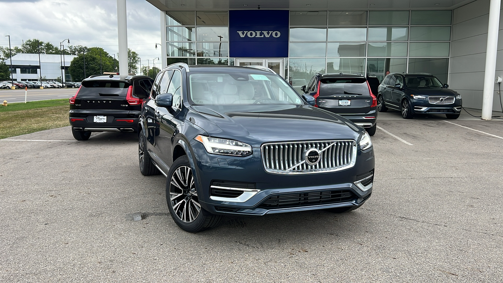 2025 Volvo XC90 Plug-In Hybrid T8 Plus 1