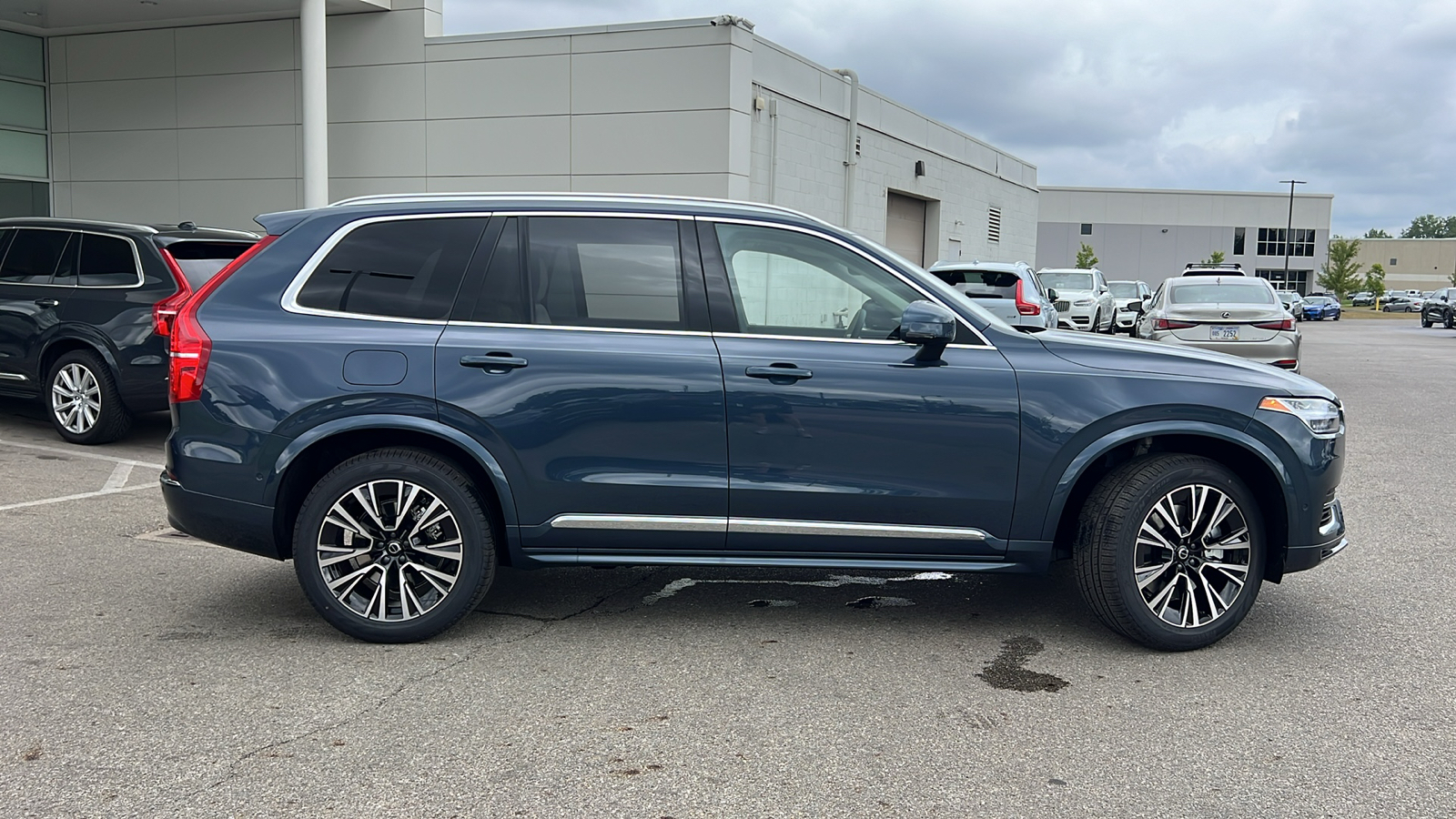 2025 Volvo XC90 Plug-In Hybrid T8 Plus 2