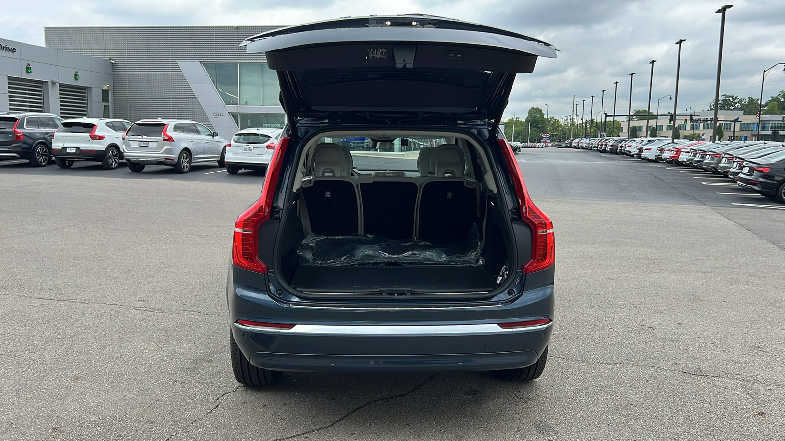 2025 Volvo XC90 Plug-In Hybrid T8 Plus 34