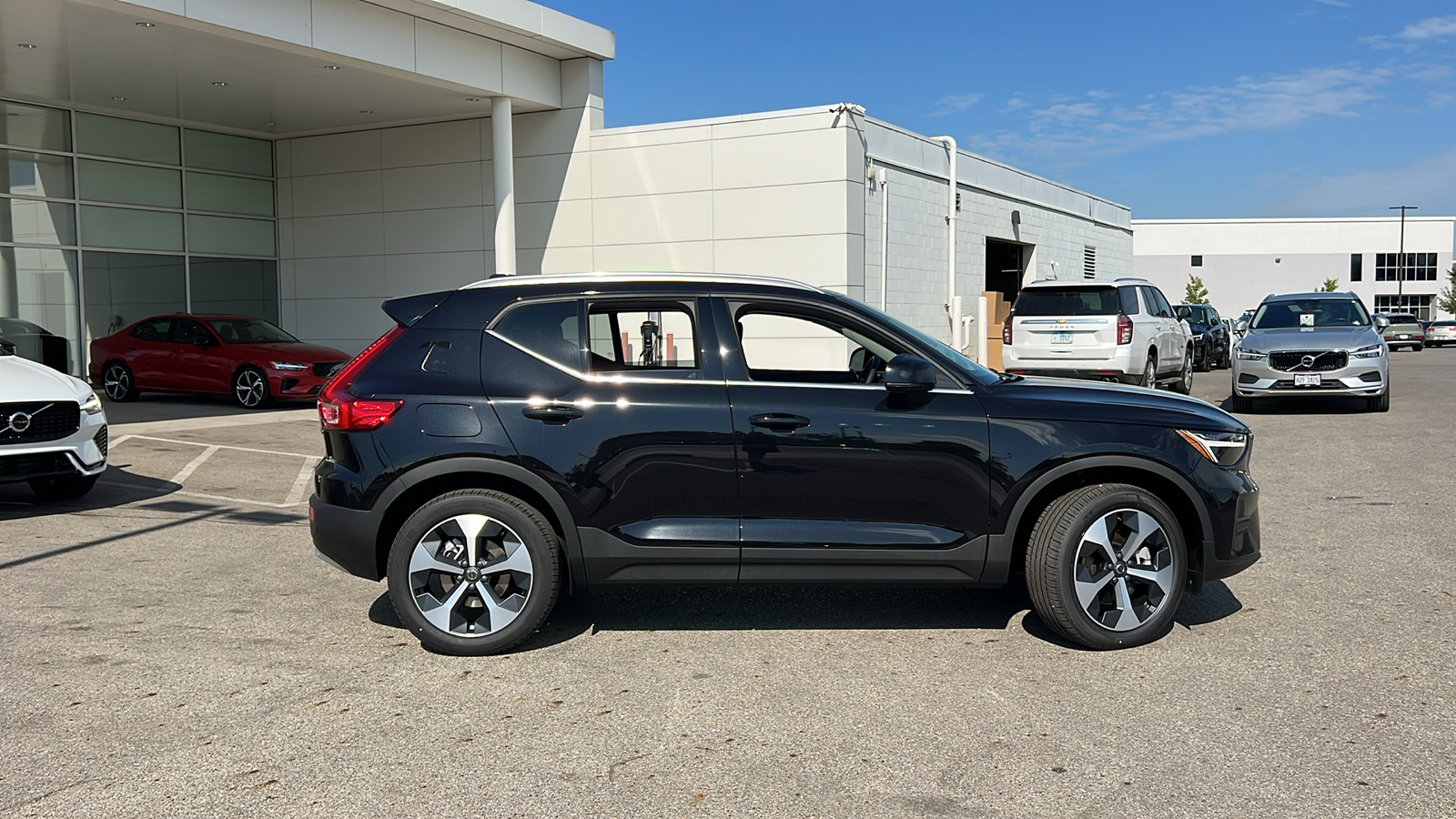 2025 Volvo XC40 B5 Core 2