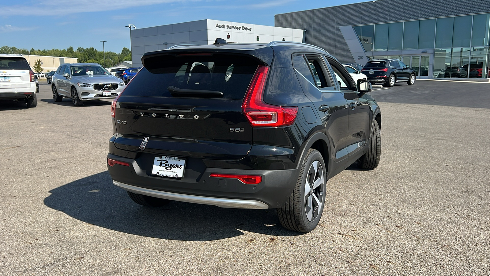 2025 Volvo XC40 B5 Core 3