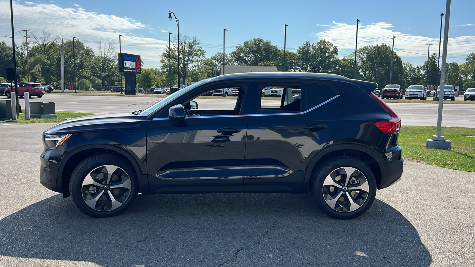 2025 Volvo XC40 B5 Core 5