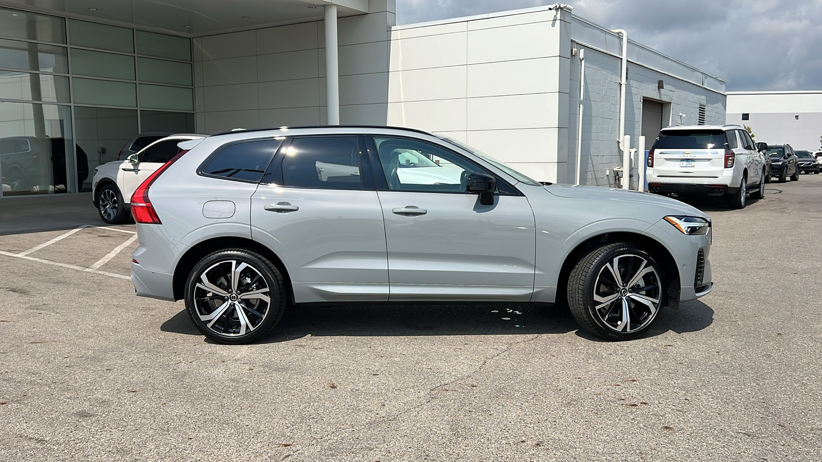 2025 Volvo XC60 Plug-In Hybrid  2