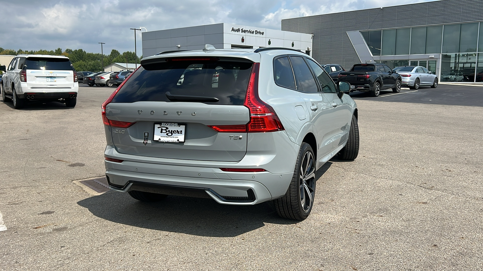 2025 Volvo XC60 Plug-In Hybrid  3