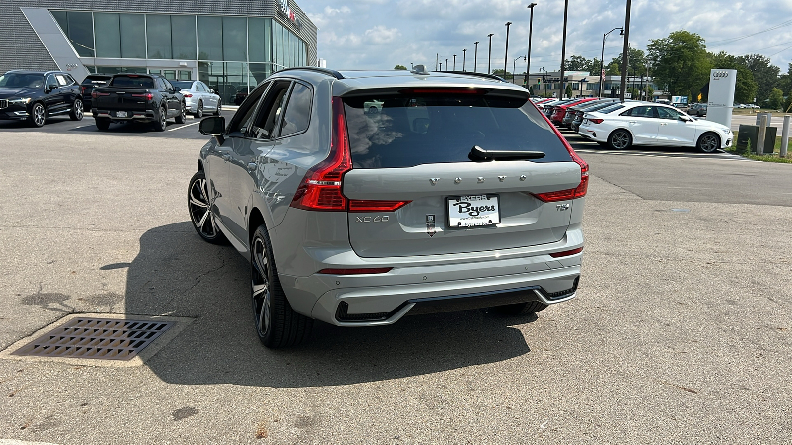 2025 Volvo XC60 Plug-In Hybrid  4