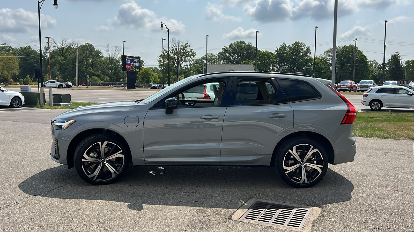 2025 Volvo XC60 Plug-In Hybrid  5