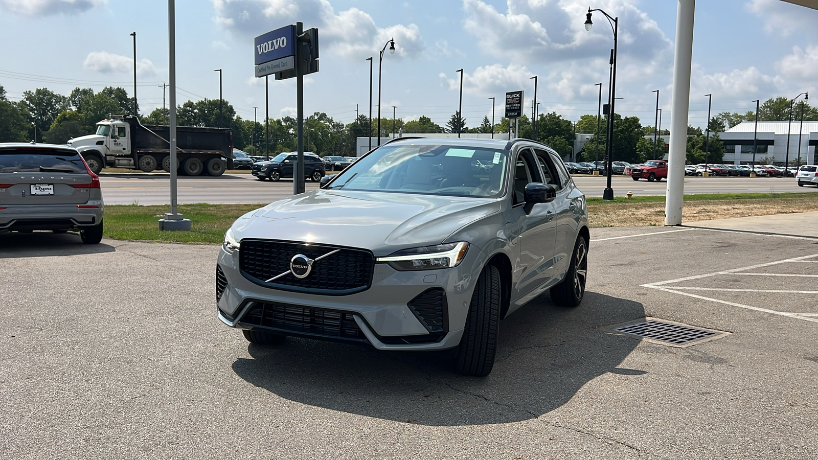 2025 Volvo XC60 Plug-In Hybrid  6