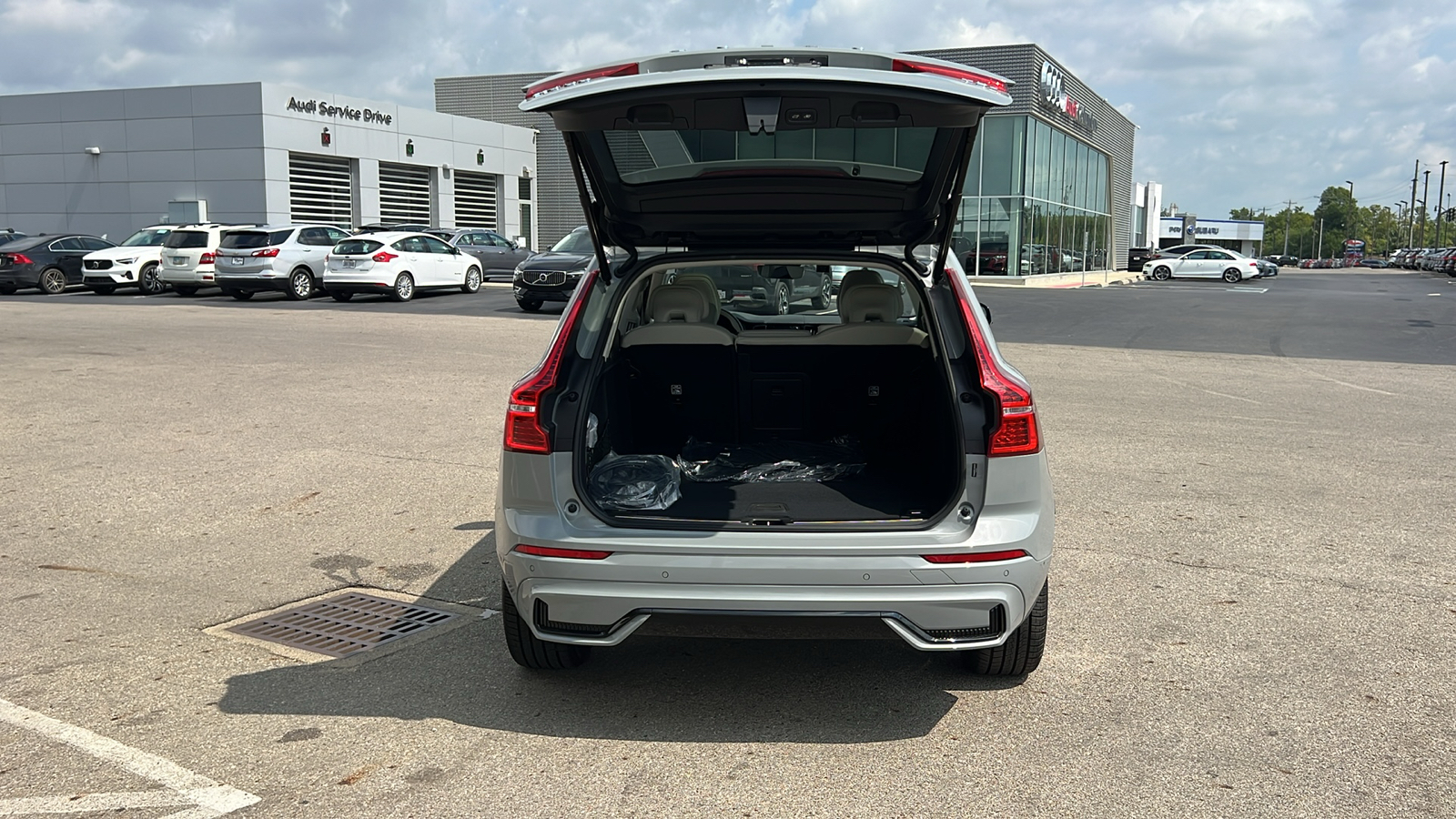 2025 Volvo XC60 Plug-In Hybrid  33