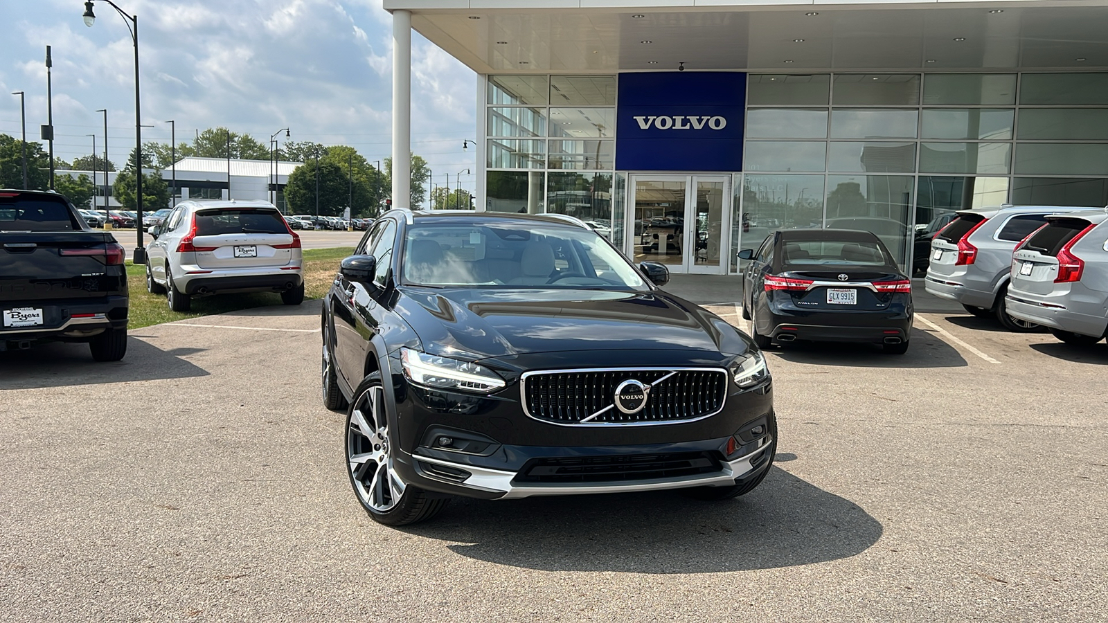 2025 Volvo V90 Cross Country B6 1